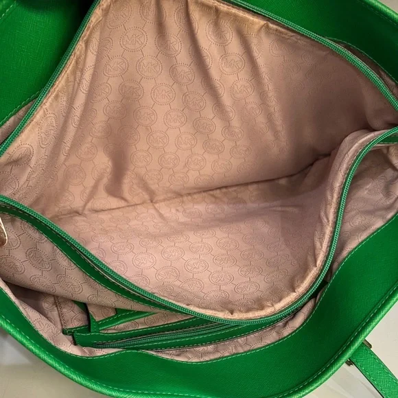 Michael Kors Bright Green Saffiano Tote with Gold Hardware - Picture 15 of 15